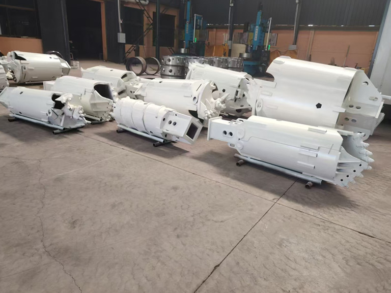 Rock drilling bucket and rock centrifugal bucket